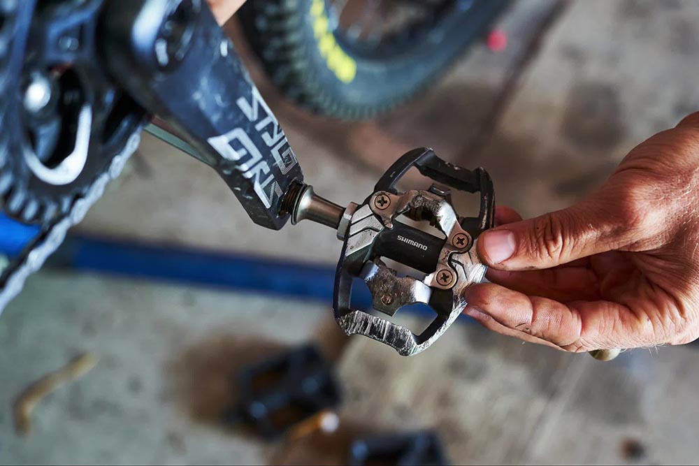 How to change mountain bike pedals