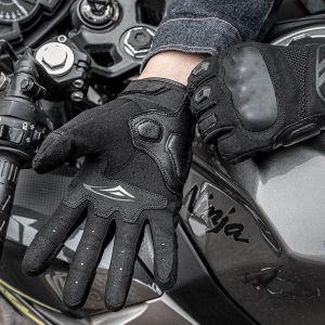 STAY WARM AND DRY WITH OUR WEATHERPROOF AND WATERPROOF GLOVES